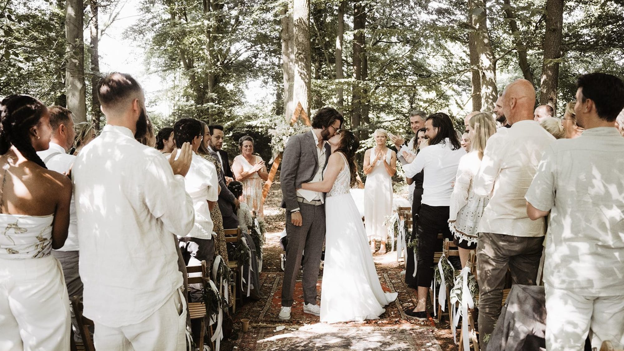 Trouwleverancier-Trouwen-in-het-Bos-5-annemariebruning.com